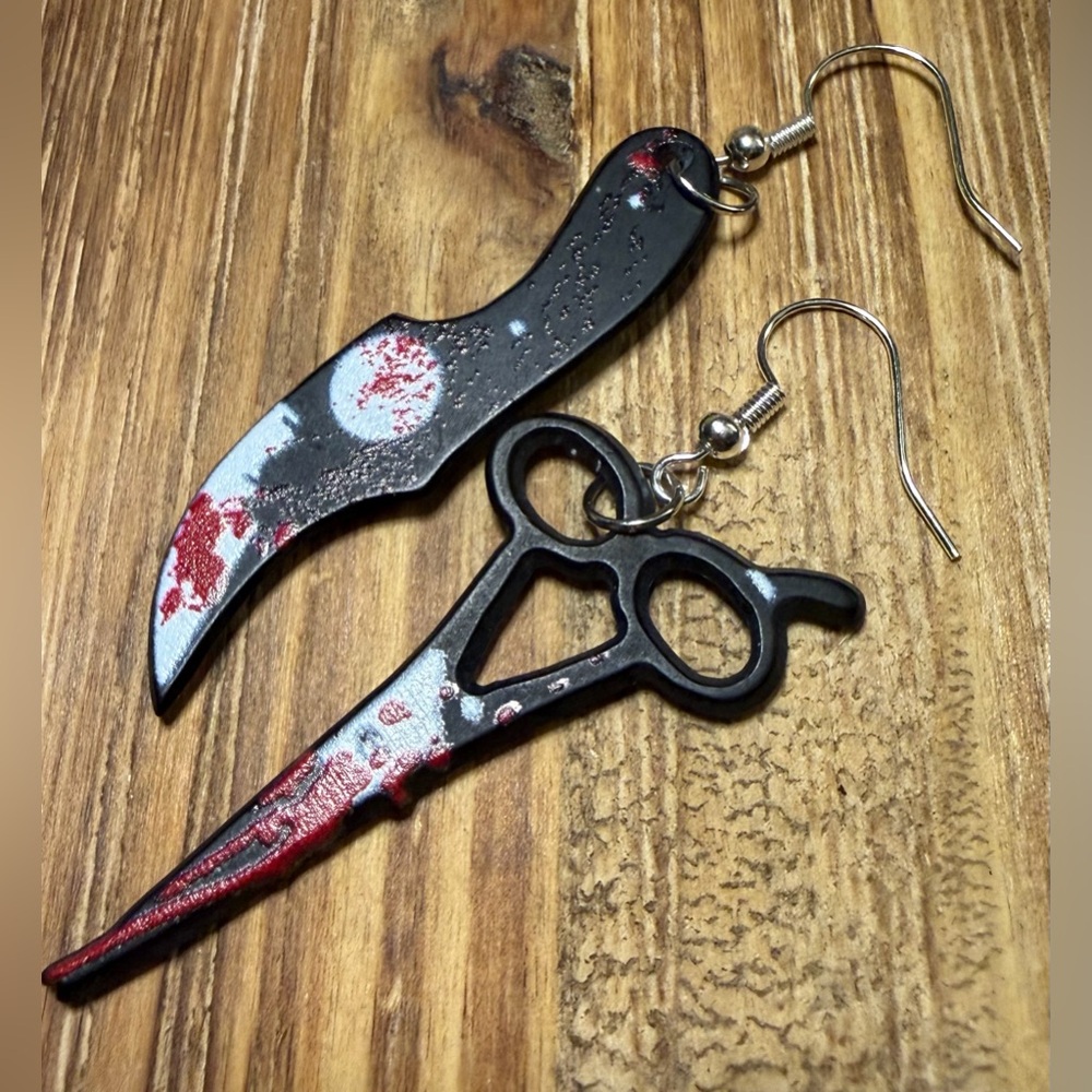 Handmade Hypoallergenic Horror-Themed Earrings – Scissors & Karambit Design